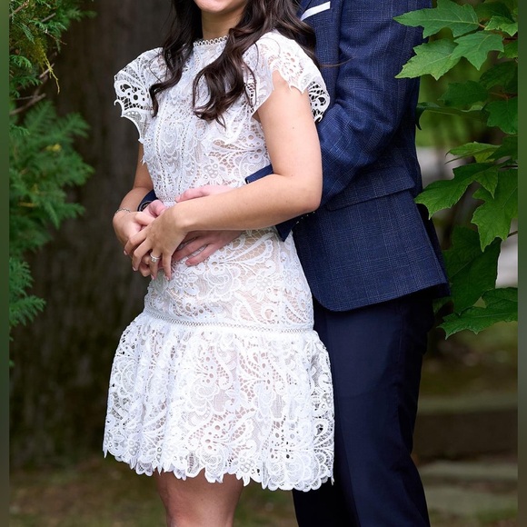 Elegant White Lace Dress - Picture 1 of 3